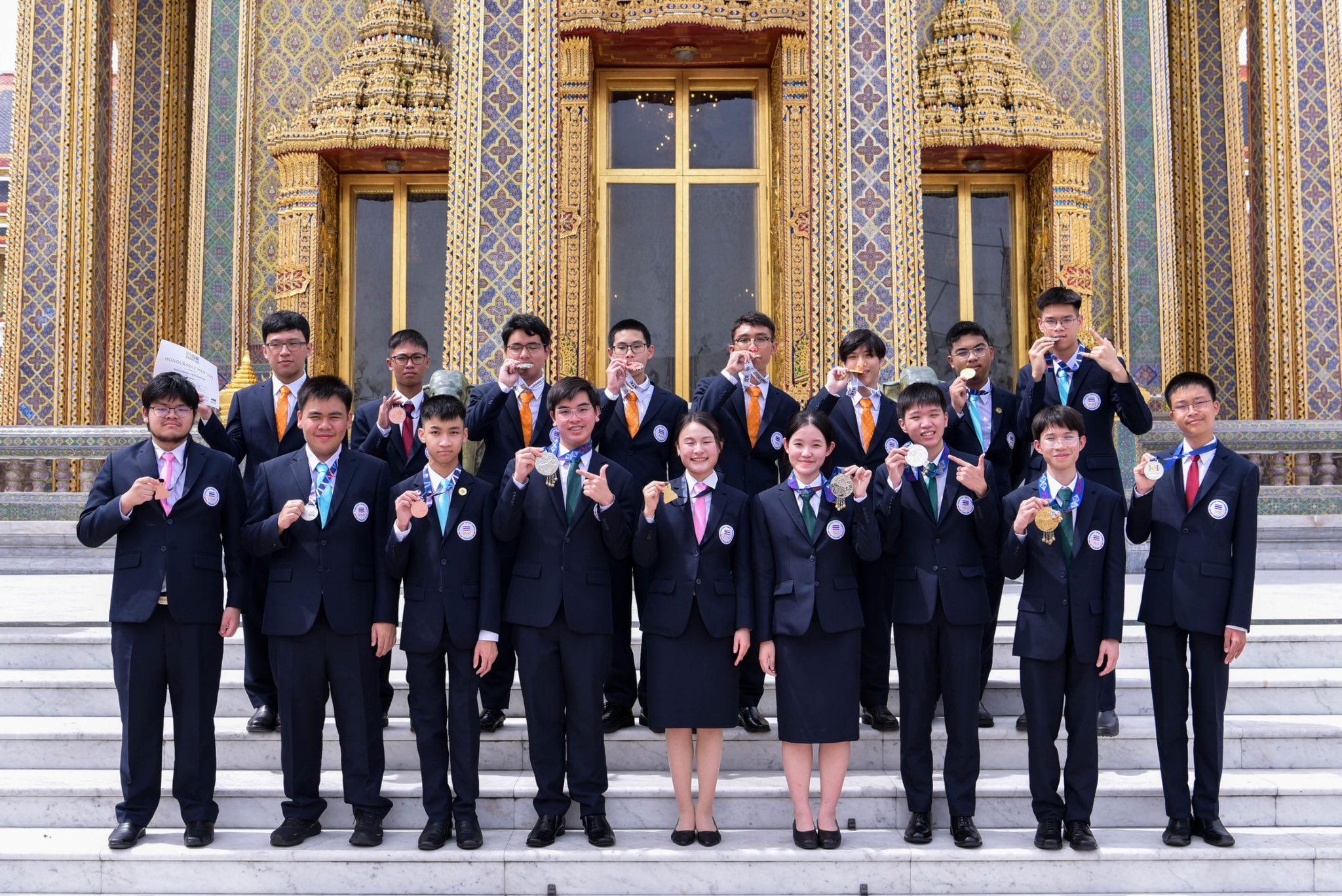 ผู้แทนประเทศไทยโอลิมปิกวิชาการ กราบสักการะสมเด็จพระสังฆราชฯ เพื่อความเป็นสิริมงคลในชีวิต