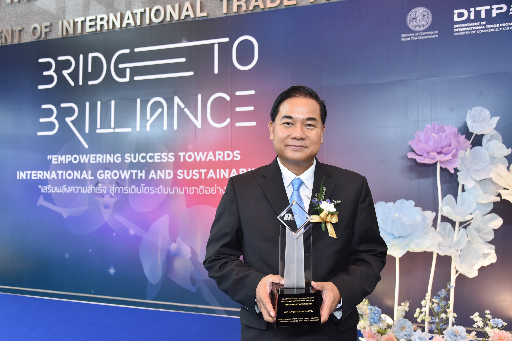 ข้าวตราฉัตร คว้ารางวัล PM Export Award 2025 ด้านความยั่งยืน